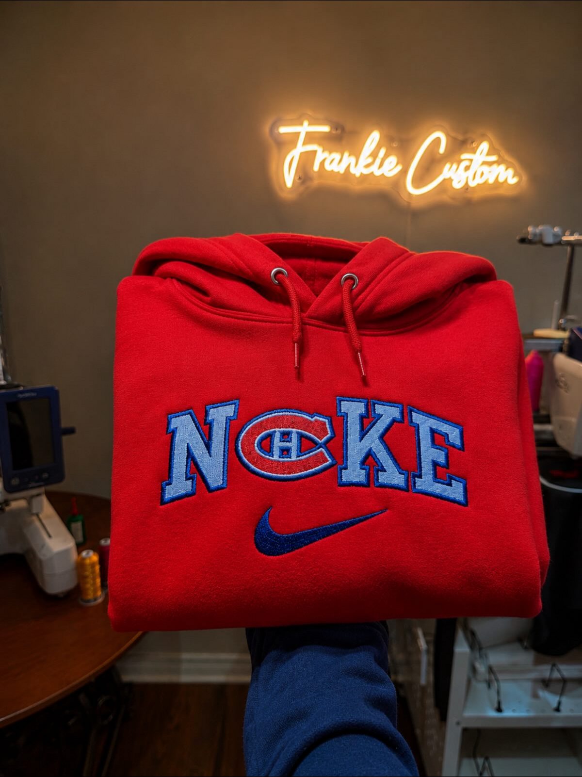 Hoodie rouge brodé aux couleurs des Canadiens de Montréal