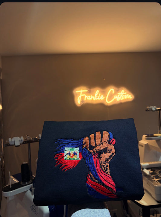 Hoodie Brodé Haïti – Force & Fierté 🇭🇹