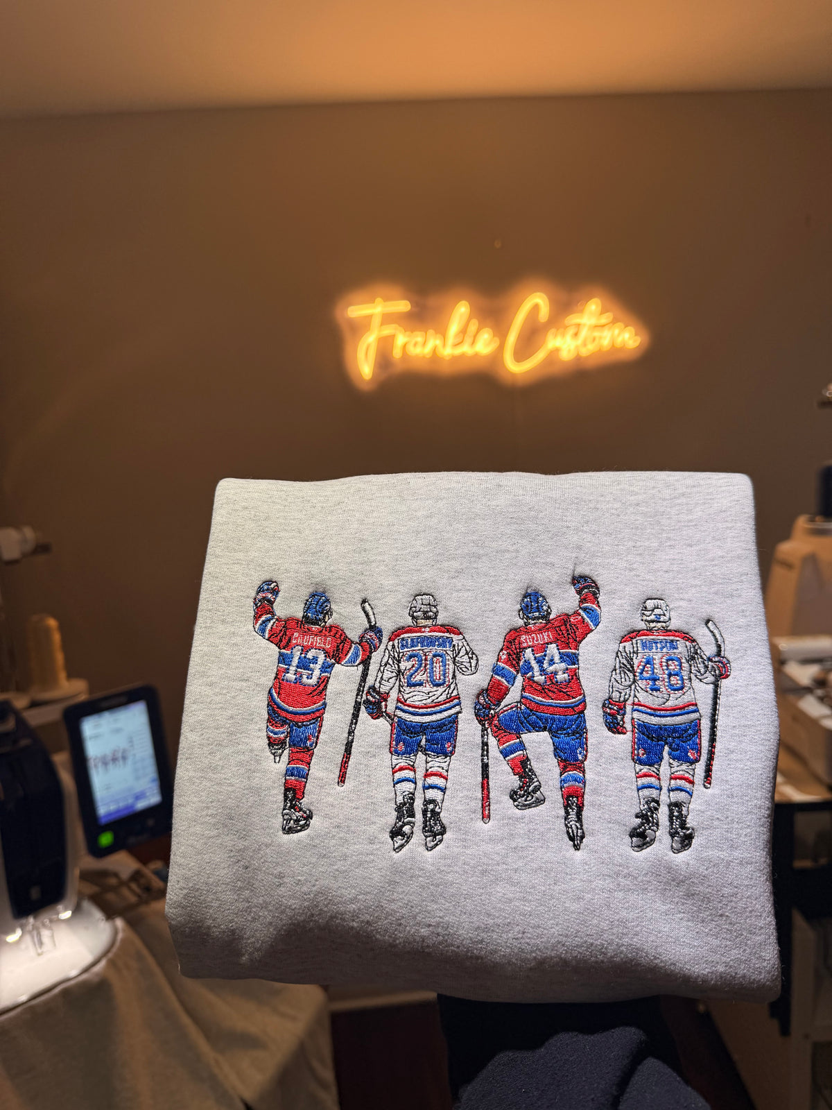 Chandail Hockey Canadiens de Montréal brodé – Crewneck ou Hoodie