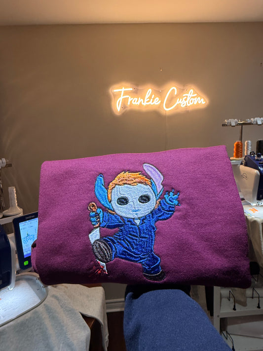 Crewneck Stitch Chucky brodé – Édition Halloween