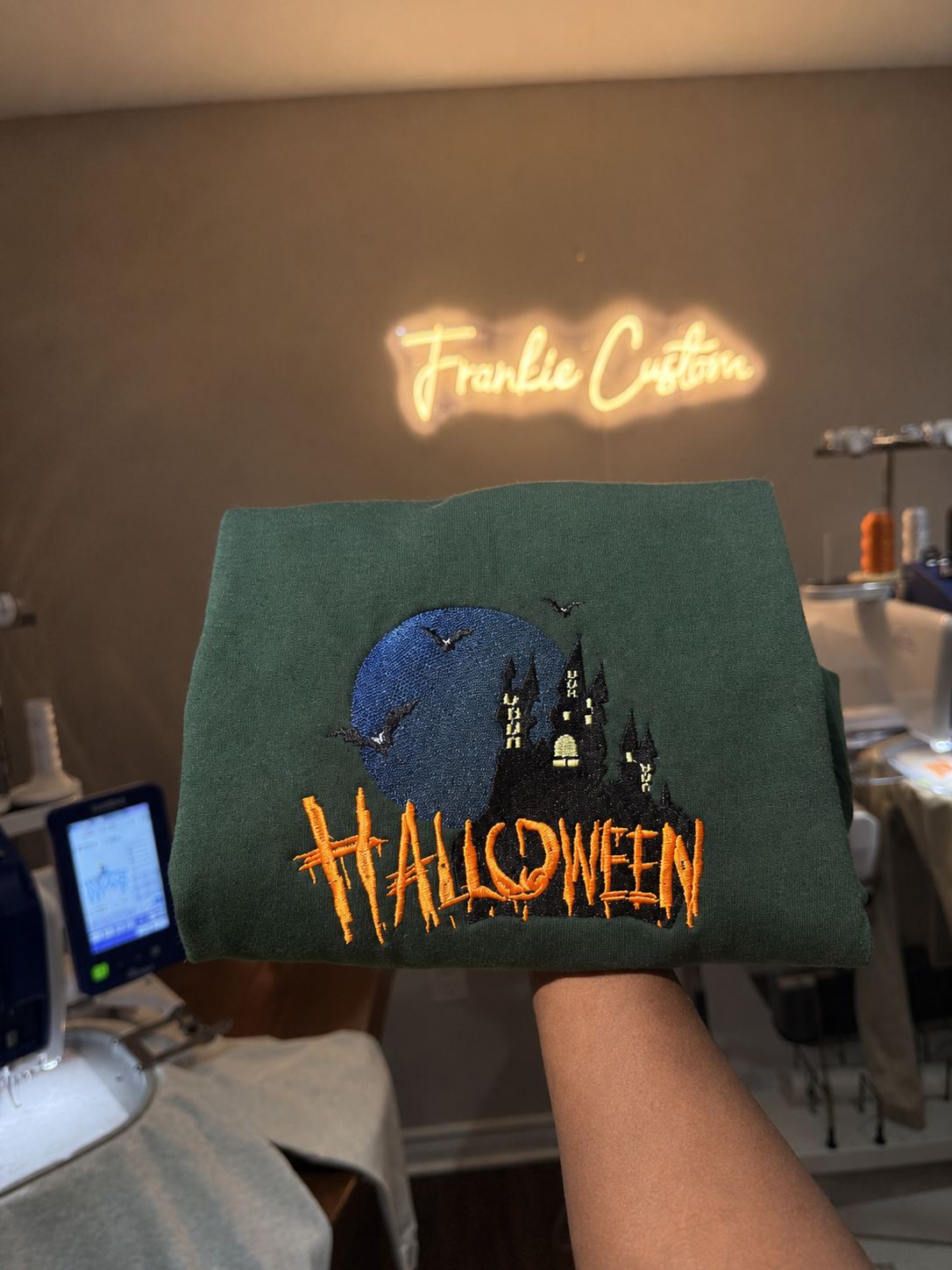Crewneck brodé Halloween – Château hanté