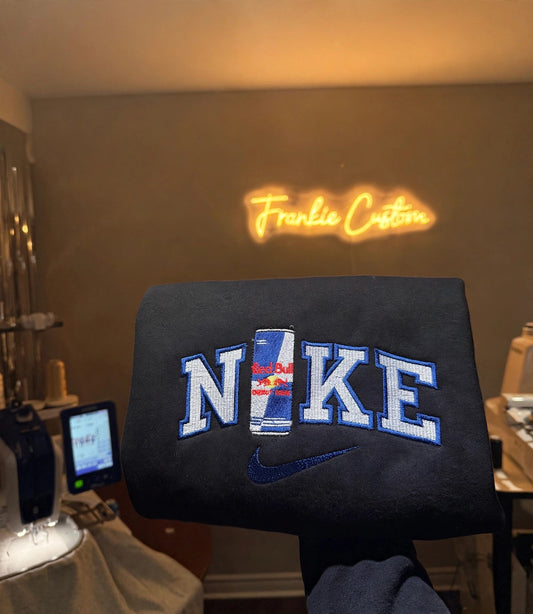 Chandail brodé Red Bull – Crewneck ou hoodie